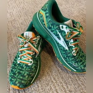 Brooks ghost lucky Irish clover sneakers size 8